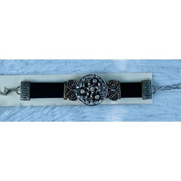 NWT Sarah’s Black Leather Floral Silver Bling Adjustable Bracelet - Picture 9 of 10